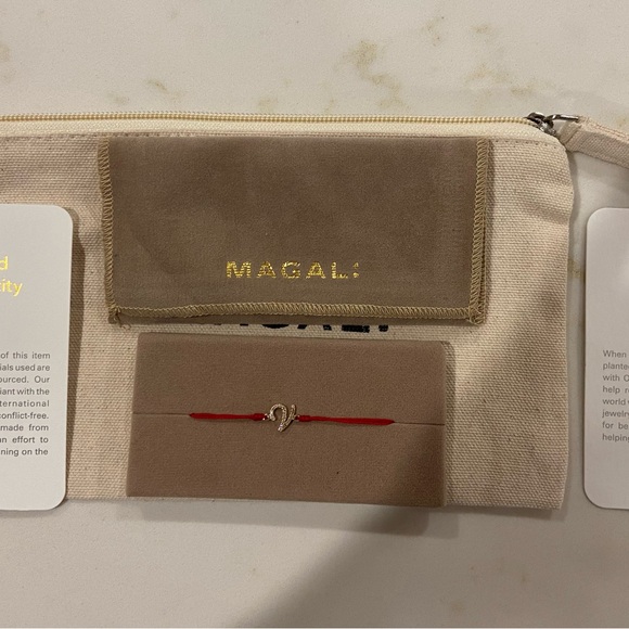 Magali String of Love Diamond Initial Letter V
Bracelet,75% Reduced - Picture 5 of 6